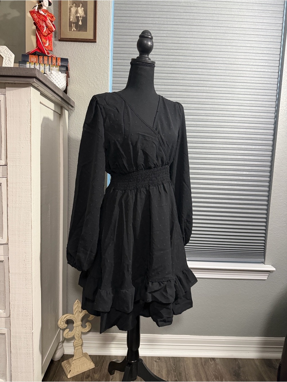 🤩Size small Black Long-Sleeve Smocked-Waist Ruffle Dress